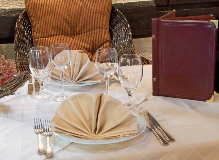 how ambiance enhances dining in hospitality
