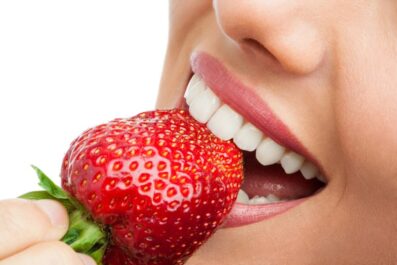 what foods and drinks can stain teeth
