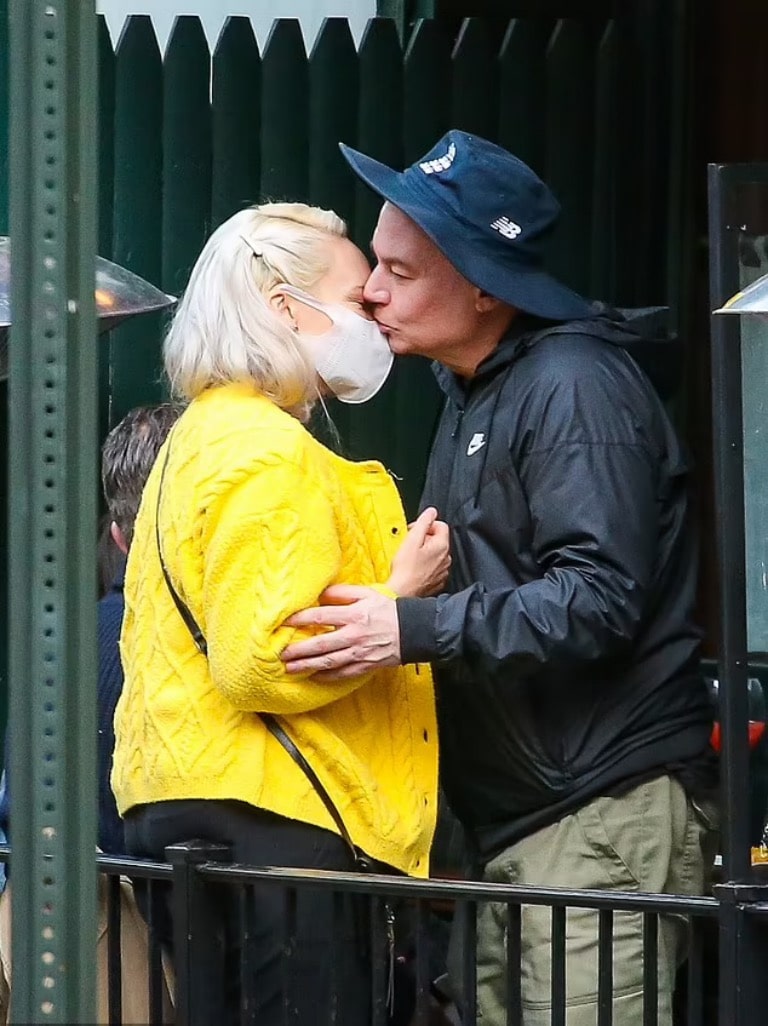 Kelly Tisdale: Secretly Married SNL Comedian Mike Myers with an Age ...