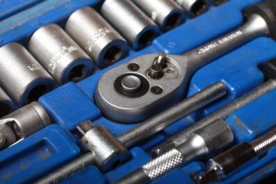 what to look for when buying an impact socket set for your garage